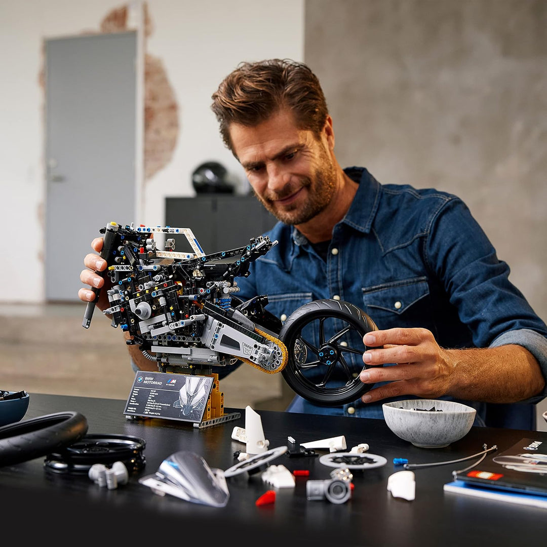 LEGO 42130 Technic BMW M 1000 RR Motorrad Modell für Erwachsene, Modellbausatz, Set als Geschenk zum