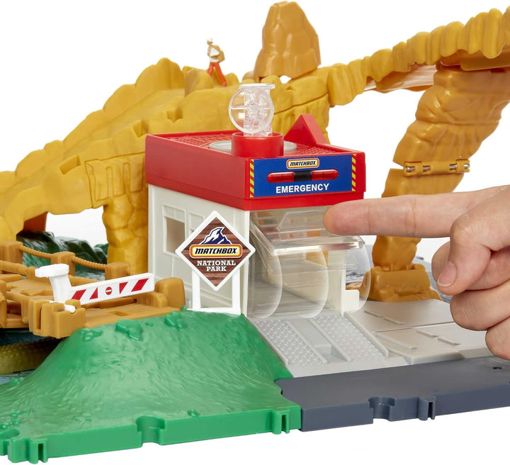 Matchbox HHH32 - Action Drivers-Spielsets, Fahrzeug im Massstab 1:64, interaktives Spielzeug mit Lic