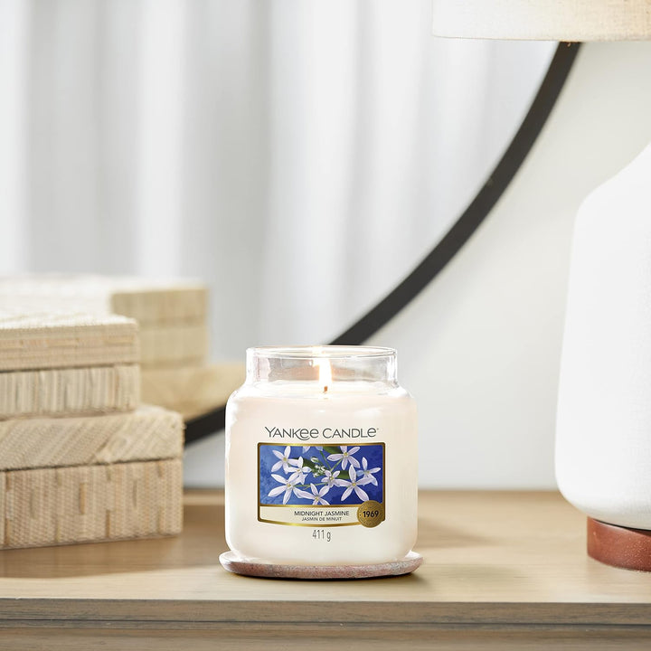 Yankee Candle Duftkerze im Glas (mittelgross) | Midnight Jasmine | Brenndauer bis zu 75 Stunden Midn