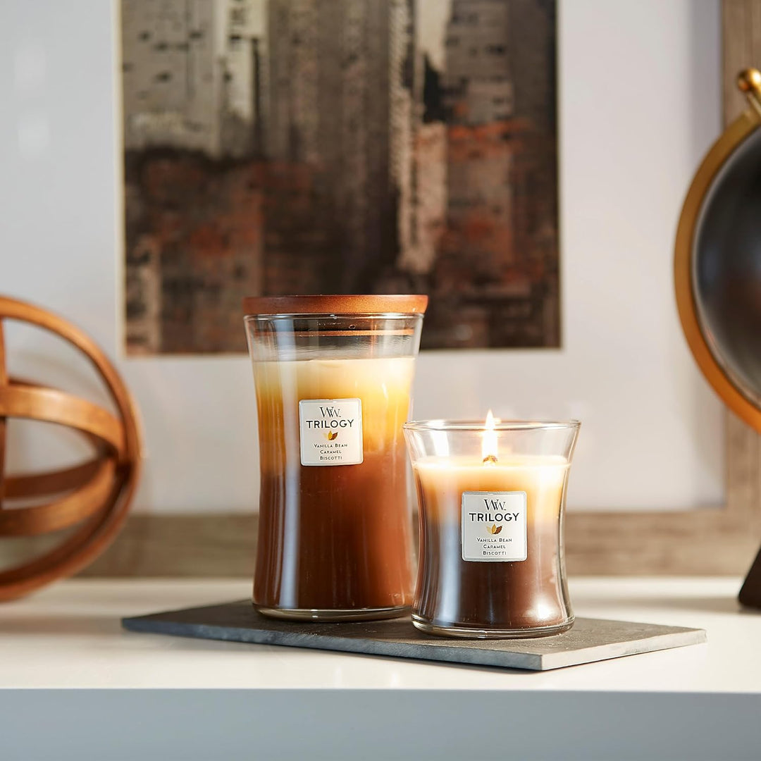 Mittelgrosse WoodWick Trilogy-Duftkerze im Sanduhrglas mit Pluswick-Innovation, Café Sweets