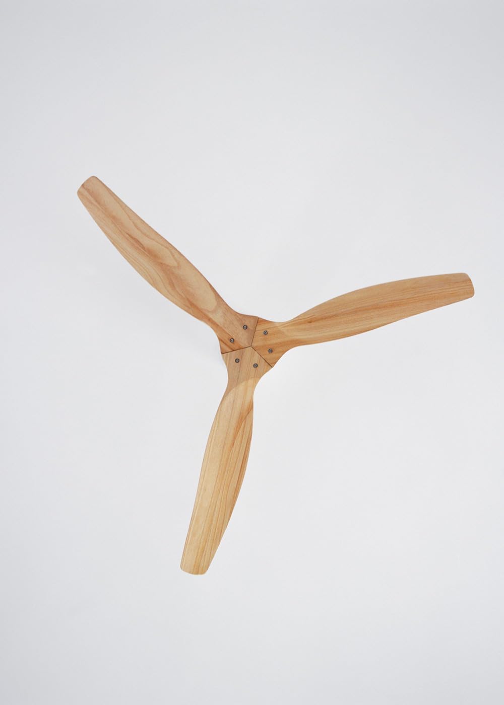 CREATE / WINDCALM/Deckenventilator mit Fernbedienung, schwarzer Sockel mit Naturholzflügeln / 40W, L