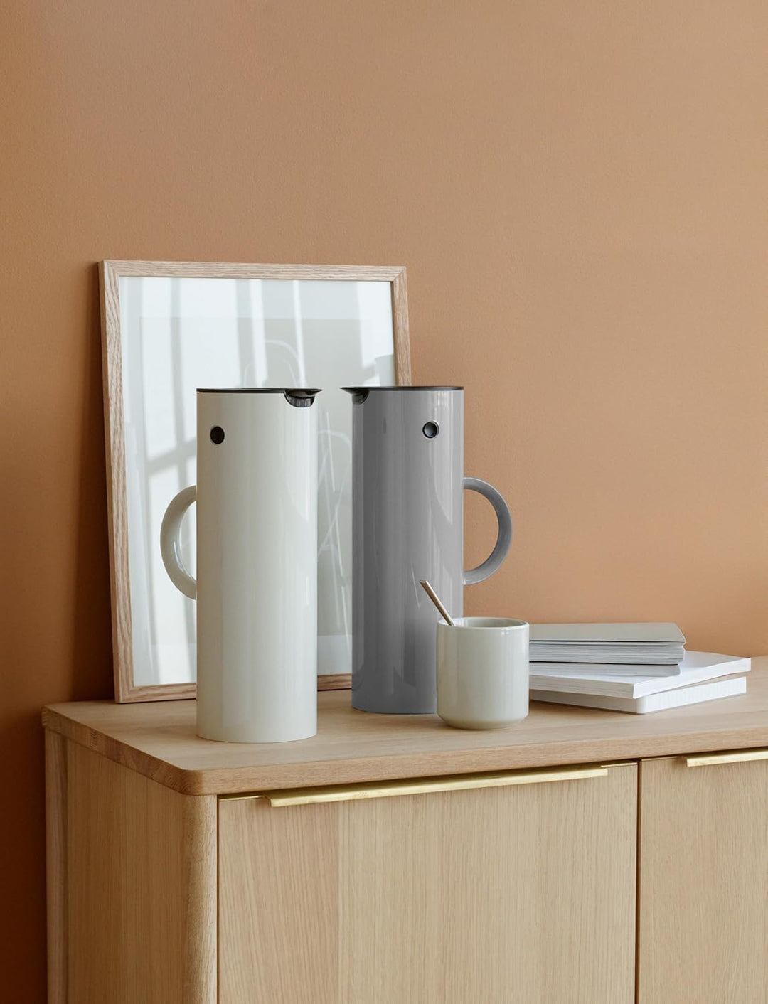 Stelton Isolierkanne EM77 - Doppelwandige Isolierkanne für heisse/kalte Getränke - Tee- & Kaffeekann