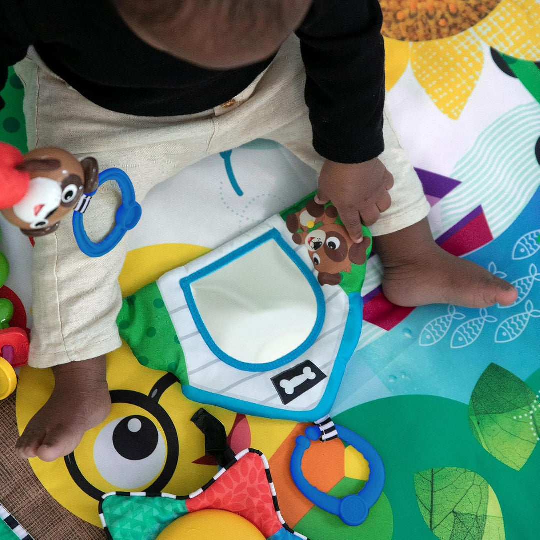 Baby Einstein Caterpillar und Friends Spieldecke mit Spielbogen, abnehmbaren Spielzeugen, Lichteffek