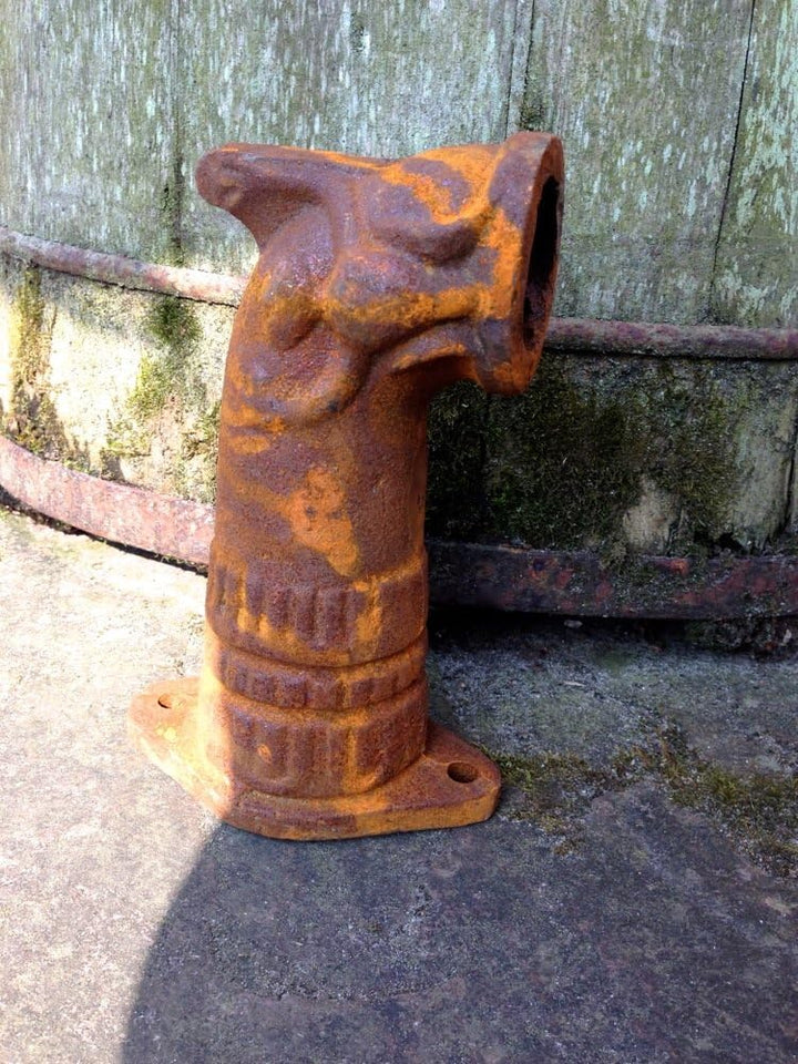 Antikas - Wasserauslauf altbäuerlich - Wandbrunnen mit Halterung für Eimer, Wasserspeier