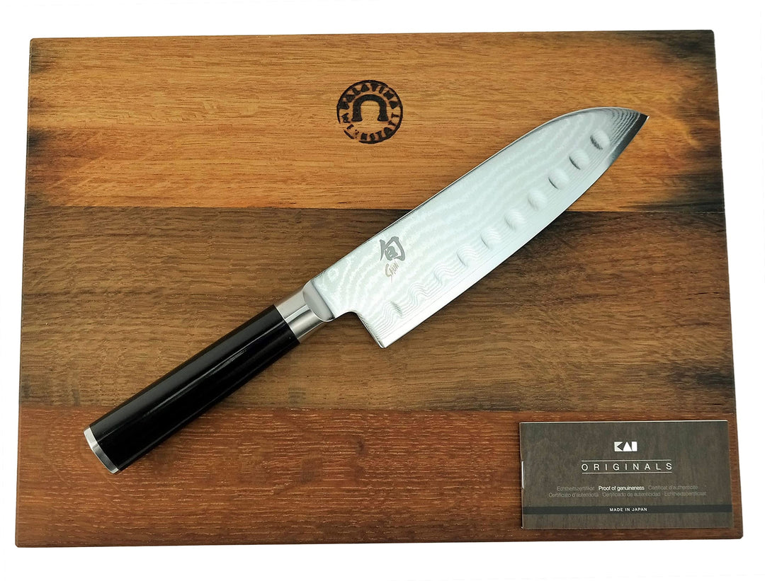 KAI Shun Classic Angebotsset ultrascharfes Santoku DM-0718 mit Kullenschliff 18 cm Klinge + Fassholz