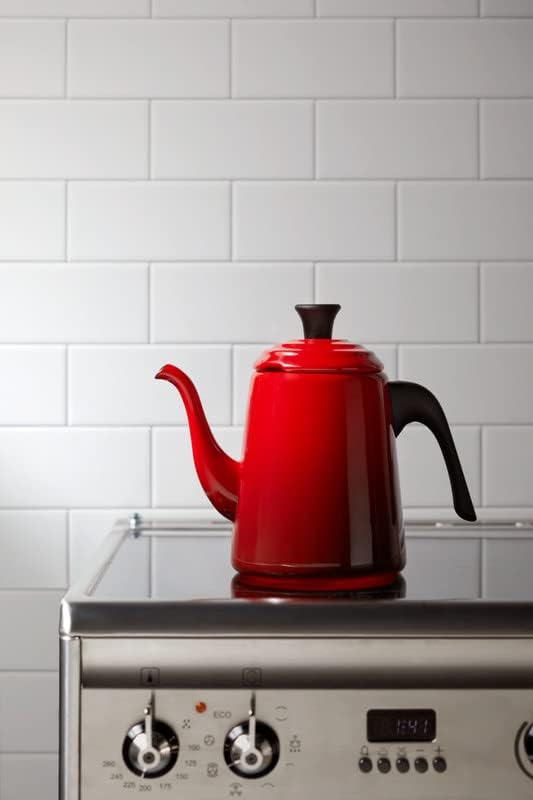 Le Creuset Drip Wasserkessel, Emaillierter Karbonstahl, 0,7 L, Kirschrot, 40110020600000, Kirschrot
