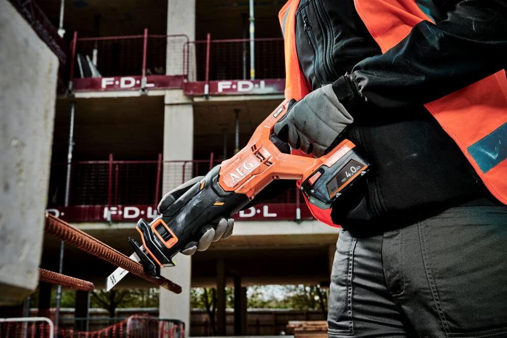 AEG 18 V PRO18V Akku-Säbelsäge BUS18C2-0 (Hublänge 28,5 mm, max. Leerlaufhubzahl 0-3.000 min-1, werk