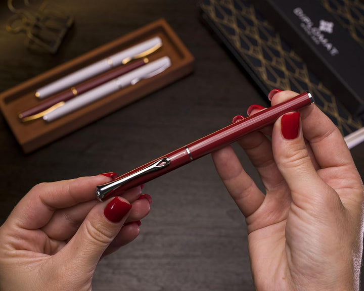 Diplomat Traveller Dark Red Füllhalter-Set, Füllhalter aus Metall im Set mit Schreibtinte und Konver