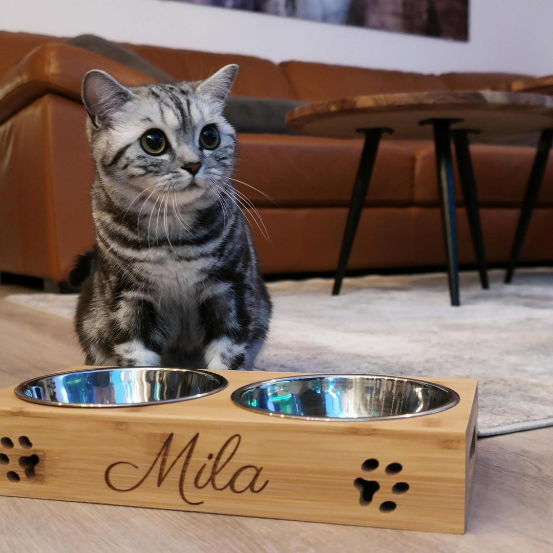 LAUBLUST Futterstation mit Name Personalisiert für Katze - Natur | 31x15x6 cm - Futternapf & Wassern