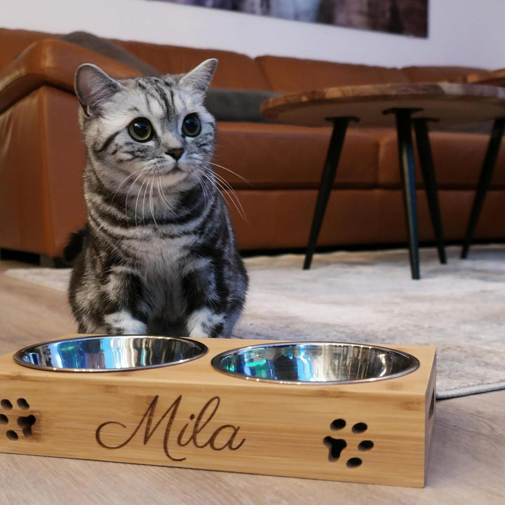 LAUBLUST Futterstation mit Name Personalisiert für Katze - Natur | 31x15x6 cm - Futternapf & Wassern