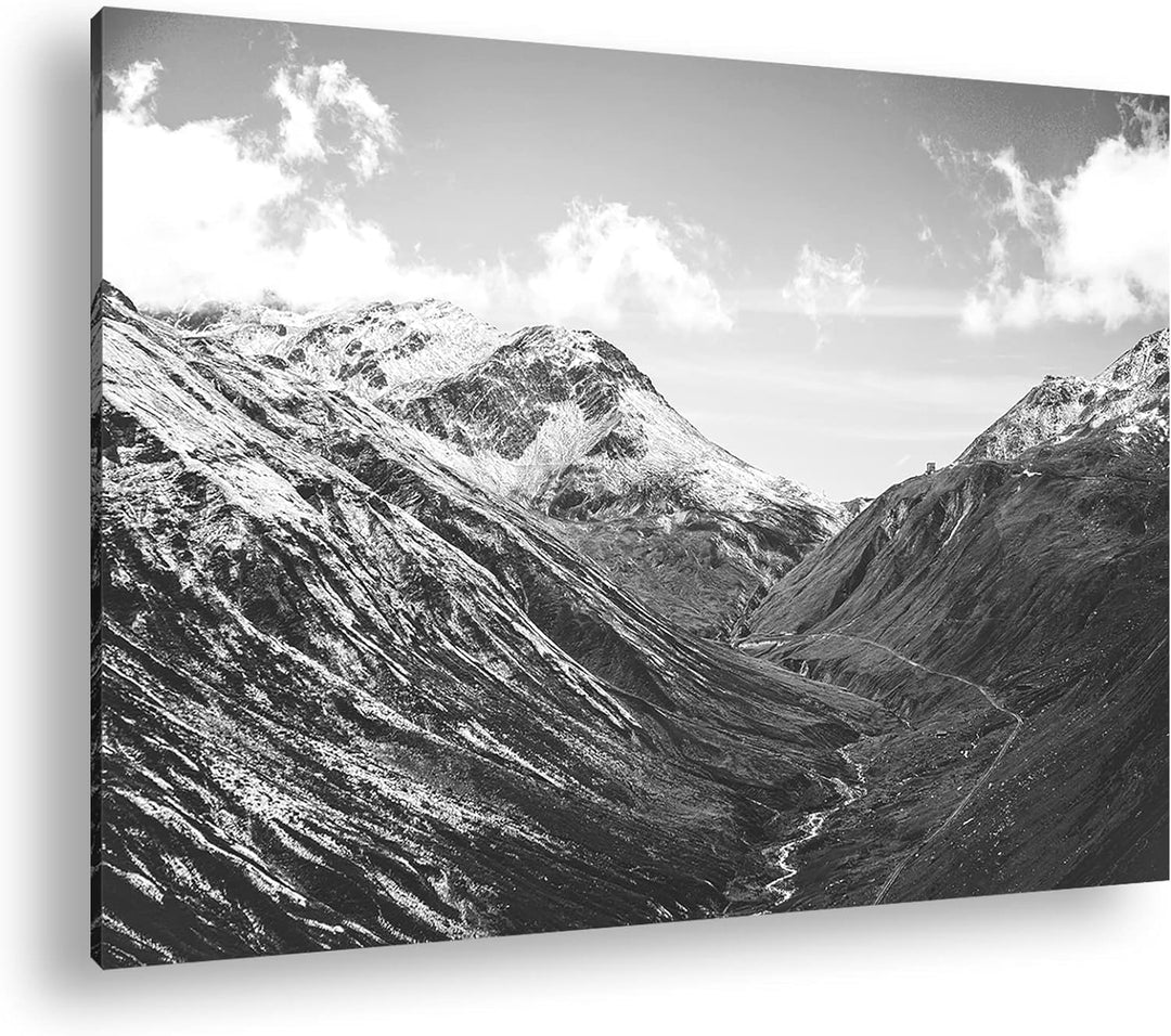 deyoli durch die Berge schlingendes Tal Effekt: Schwarz&Weiss, Format: 80x60 als Leinwandbild, Motiv