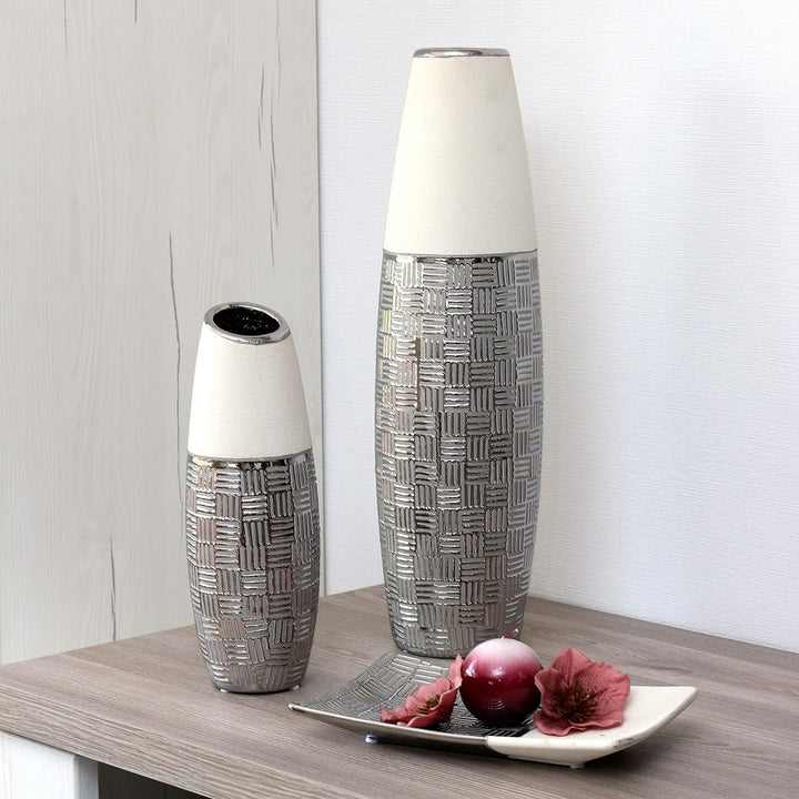 Dekohelden24 Edle Designer Keramik Vase oval mit Loch und langem Hals in Silber-rau weiss, Silbergra