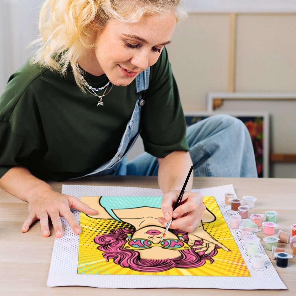 Ravensburger CreArt 25857 - Lady in Pink (Popart) - Malen nach Zahlen Erwachsene, DIY Malset mit Pin