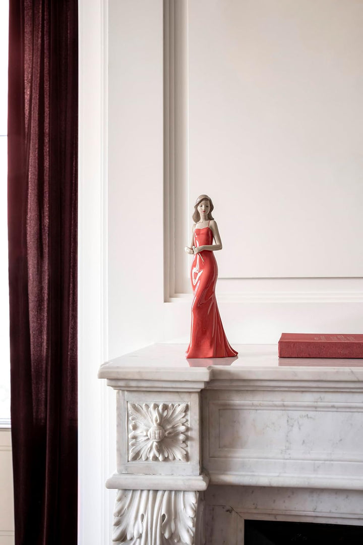 NAO Figur Die Eleganz von Einer Rose, Frau aus Porzellan Geblümt, Geblümt
