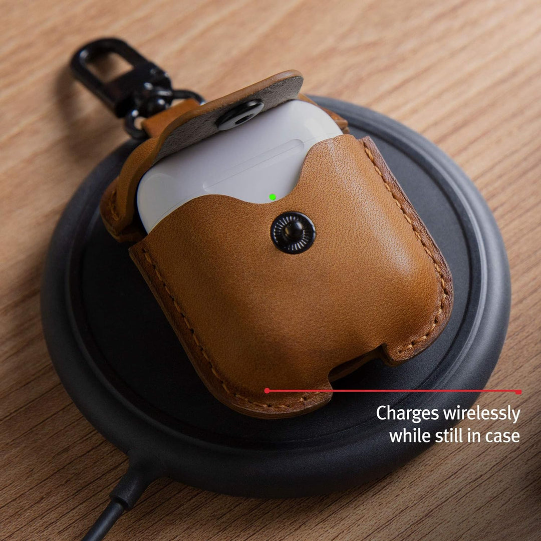 Twelve South AirSnap | Poliertes Lederetui für AirPods in Cognac Cognac Leder, Cognac Leder
