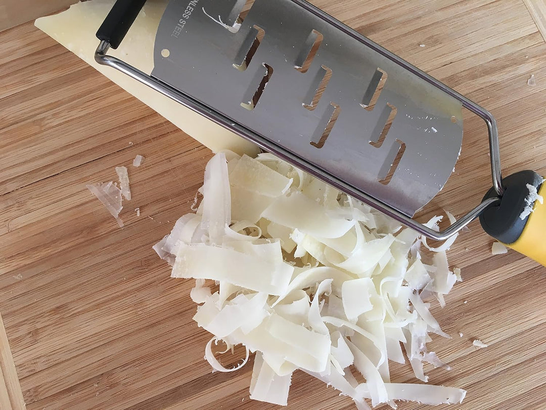 SimSim Profi HOBEL superscharfer Parmesanhobel - Edelstahl - gelber Griff - spülmaschinengeeignetes