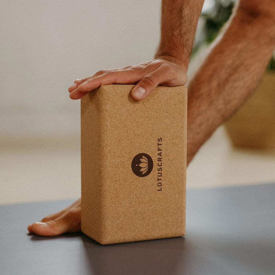 Lotuscrafts Yogablock 100% Kork | Supra Grip beim Yoga & Dehnen | Yoga Block für Anfänger und Fortge