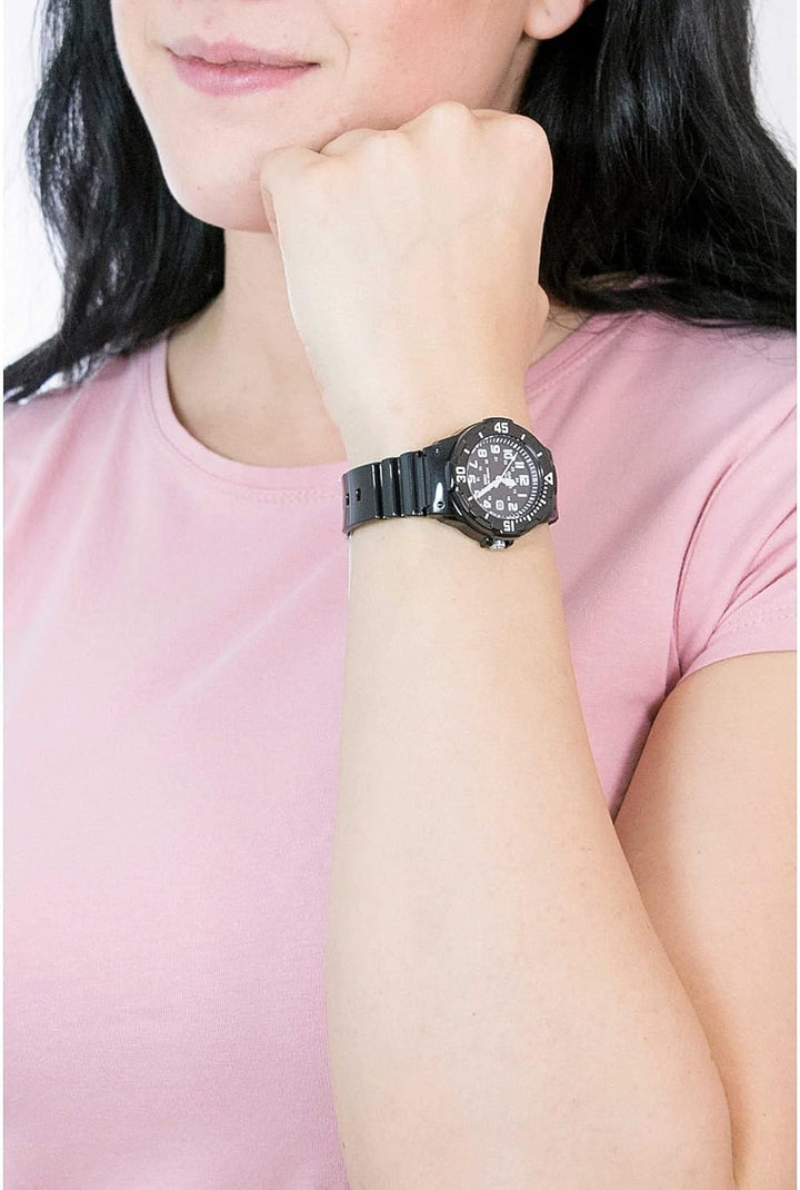 Casio Collection Damen Armbanduhr LRW-200H Schwarz, Schwarz
