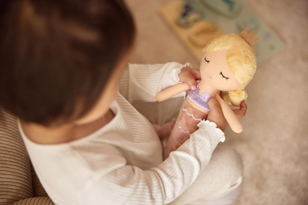 Jollein Stoffpuppe Kuschelpuppe - Mermaid Ella - 100% Polyester - 32x10x6cm - Kuscheltier - Meerjung