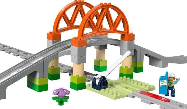 LEGO DUPLO Town Eisenbahnbrücke und Schienen – Erweiterungsset, Geschenk für Kleinkinder ab 2 Jahren