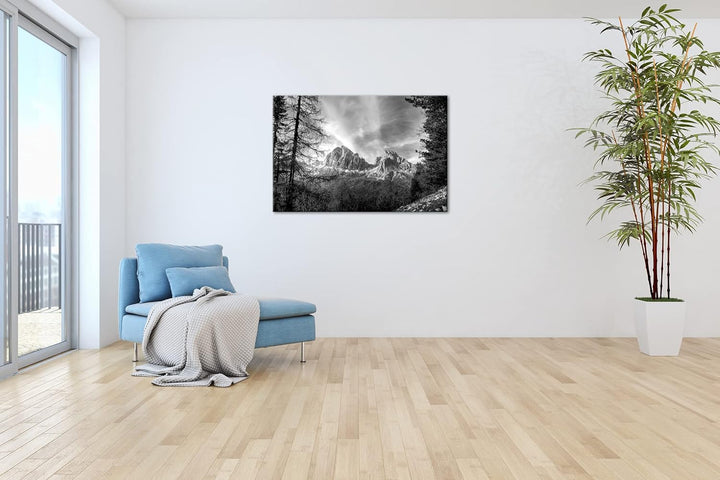 Traumhafte Berglandschaft der Dolomiten Format: 60x40 als Leinwand, Effekt: Schwarz&Weiss, Motiv fer