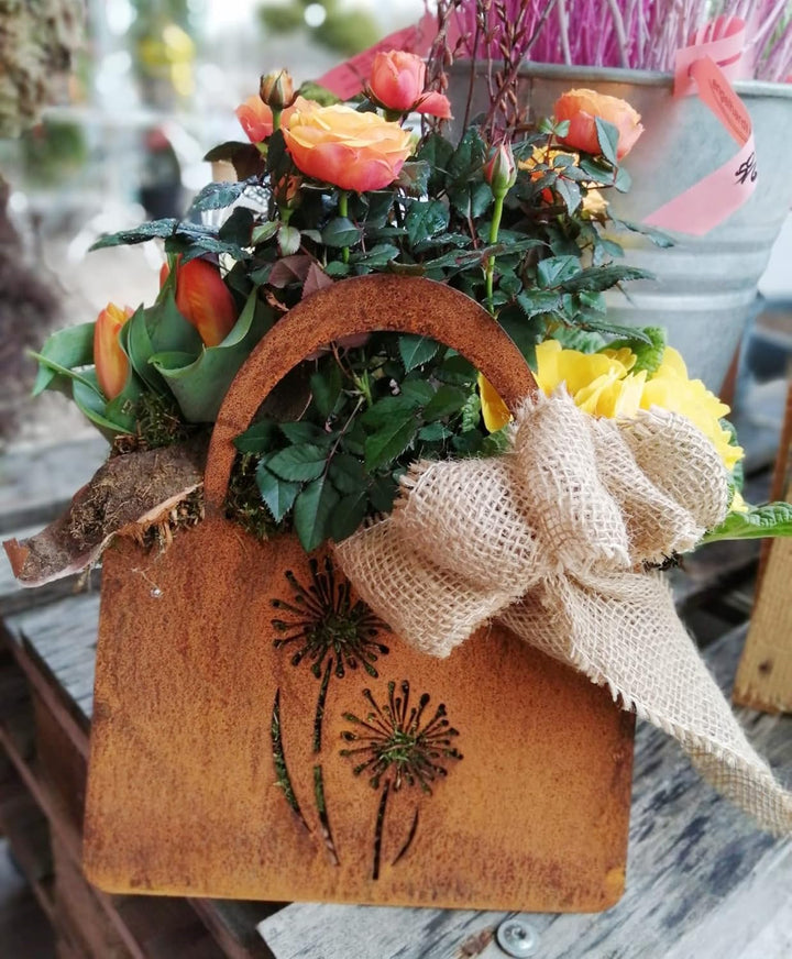 STEINFIGURENWELT GIEBEN Edelrost Handtasche mit 2 Blumen 27x32cm Tasche zum Bepflanzen Rost Pflanzta