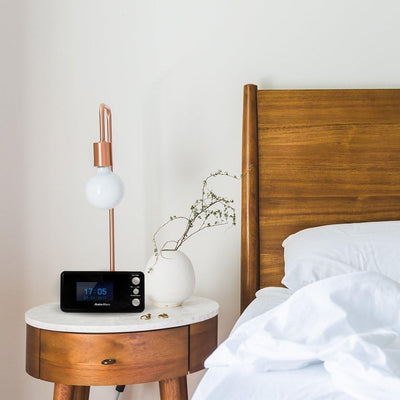 AudioAffairs Digitaler Radiowecker DAB+ | UKW/FM | dimmbares Display | Wecker mit Radio oder Alarmto