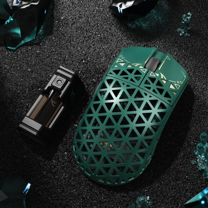 ATTACK SHARK R5 Ultra Carbonfaser HyperSpeed Kabellose Gaming-Maus, 39g ultraleichte Maus, 2,4G/BT/U