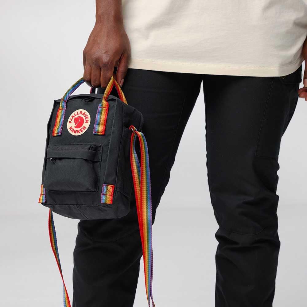 Fjällräven Unisex Kånken Rainbow Sling Handtasche (1er Pack), Black-rainbow Pattern