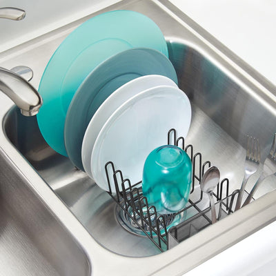 mDesign Geschirrabtropfer - Plastik-Abtropfablage für Spüle - tolles Abtropfgestell - bis zu 15 Tell