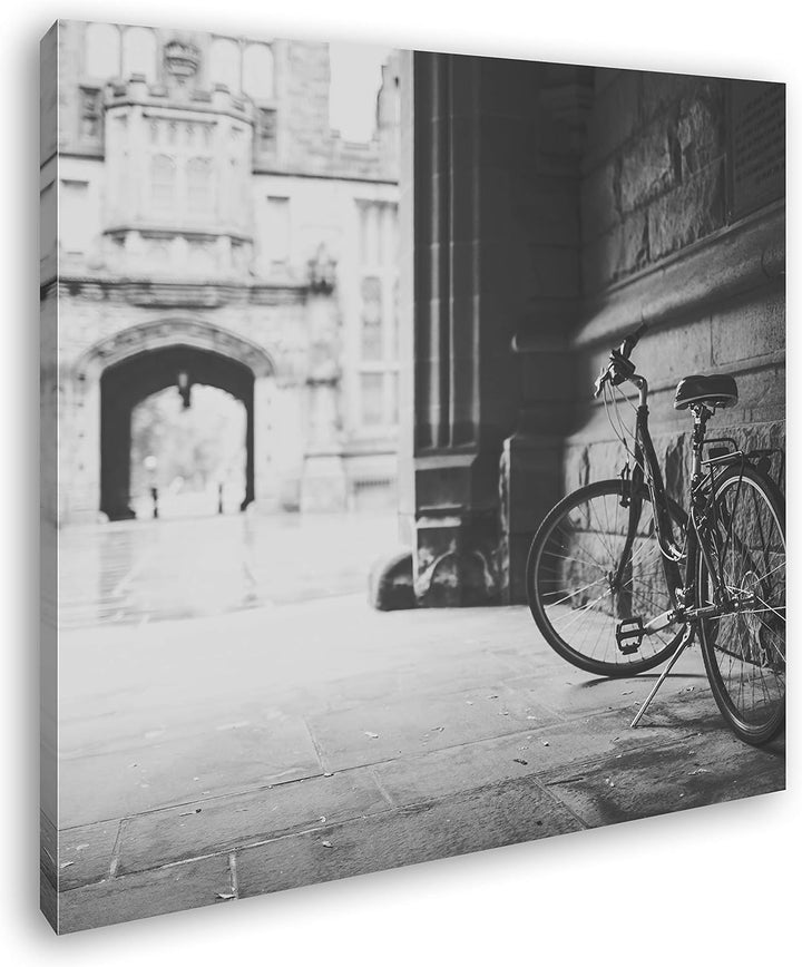 deyoli Fahrrad in einem Alten Stadtviertel im Format: 70x70 Effekt: Schwarz&Weiss als Leinwandbild,