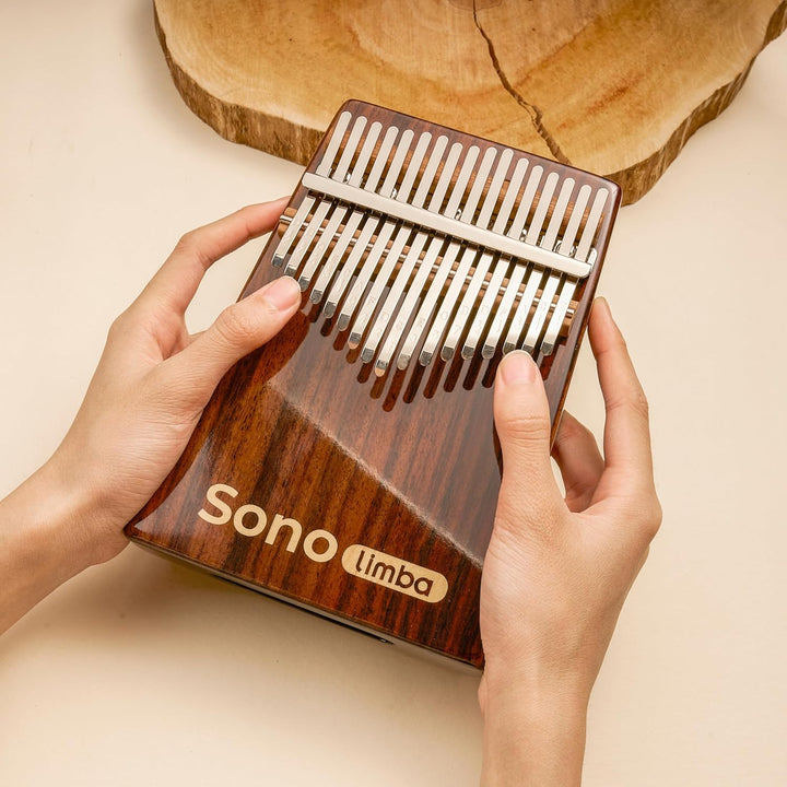 Kalimba "Sonolimba" mit 17 Schlüsseln in C - Dur aus Rosenholz - Daumenklavier inkl. Set mit Liederb