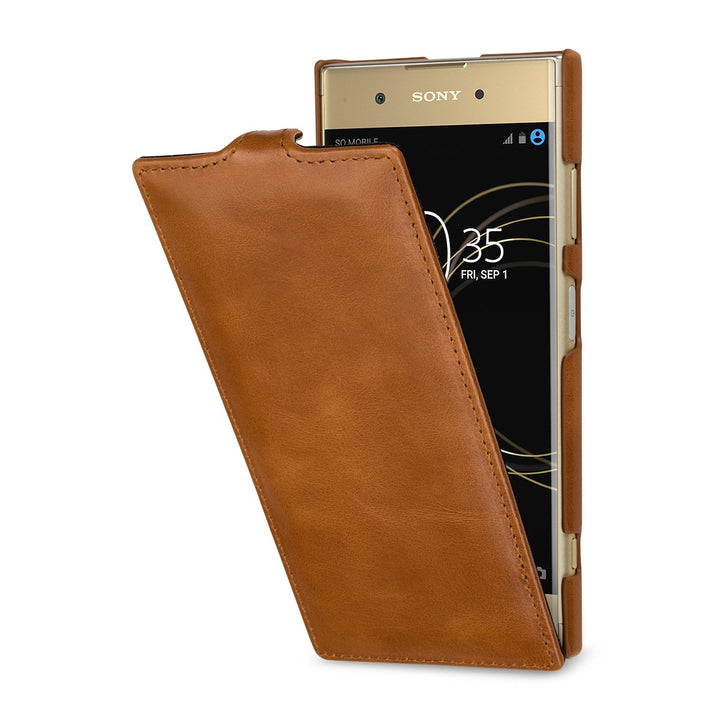 STILGUT Eder-Hülle kompatibel mit Sony Xperia XA1 Plus dünnes Flip-Case, Cognac, Cognac