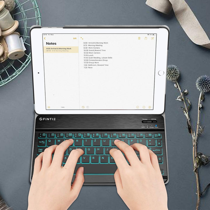 Fintie Beleuchtete Tastatur Hülle für iPad 9.7 Zoll 2018 2017 / iPad Air 2 / Air 1 - Ultradünn Schut