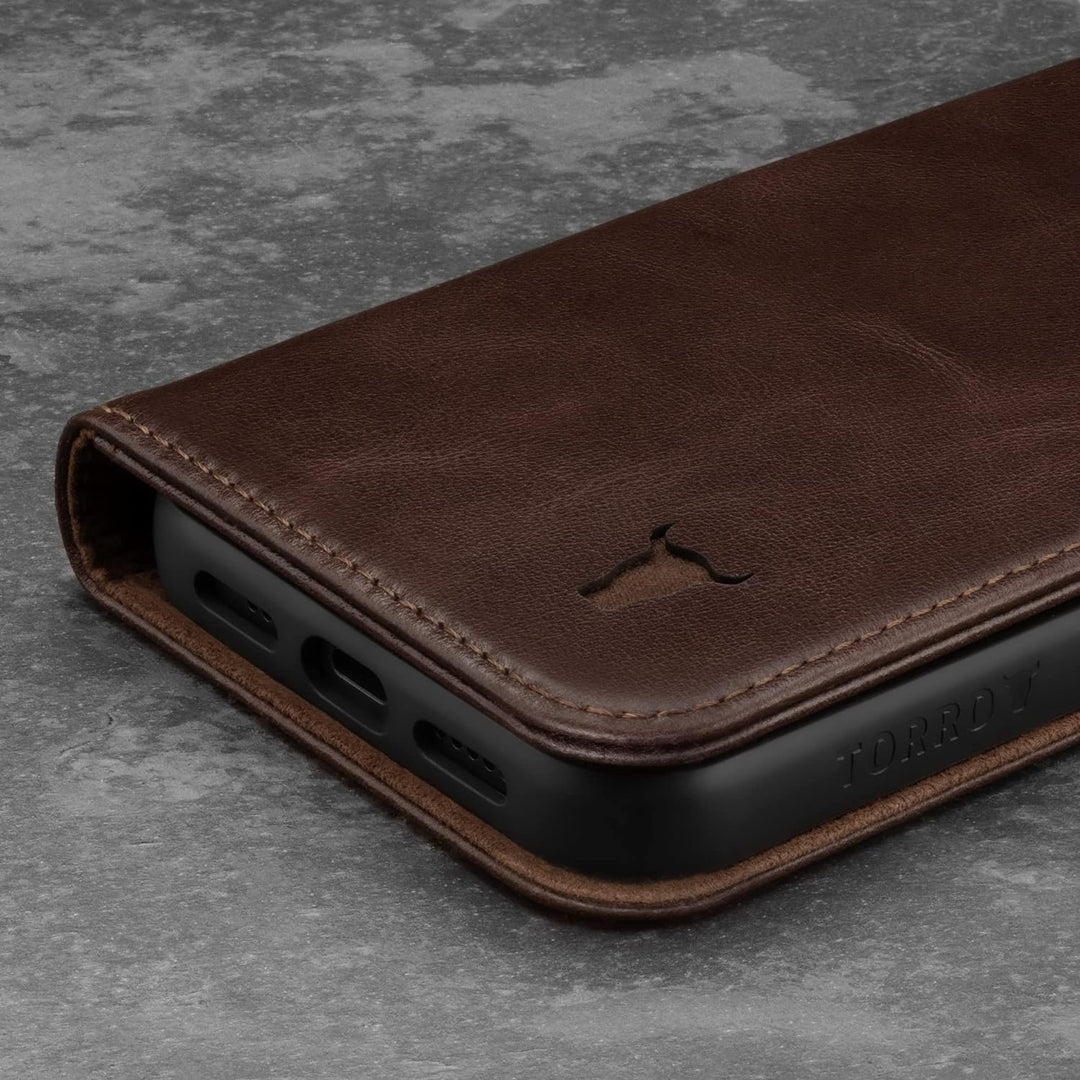 TORRO Hülle kompatibel mit iPhone 12 / iPhone 12 Pro - Echte Lederhülle mit Kartenfächern und horizo