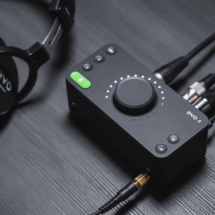 EVO Start Recording Bundle (EVO 4 Audio-Interface, SR1 Grossmembran-Kondensatormikrofon, SR2000 gesc