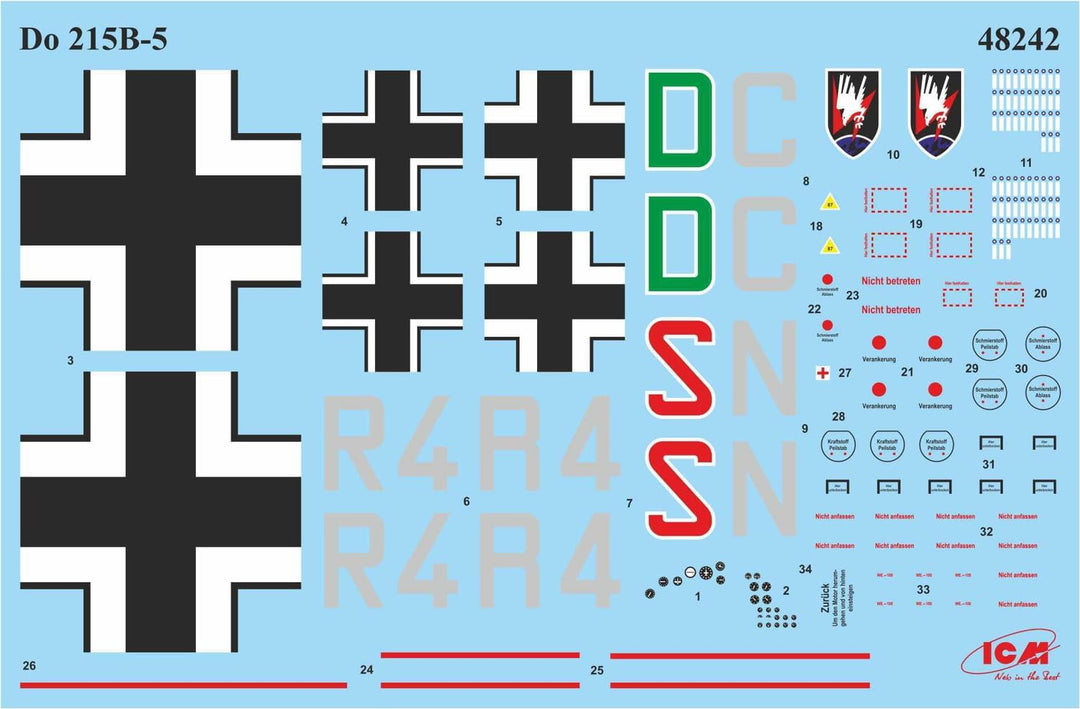 ICM 048242 Fighter Modellbausatz, schwarz
