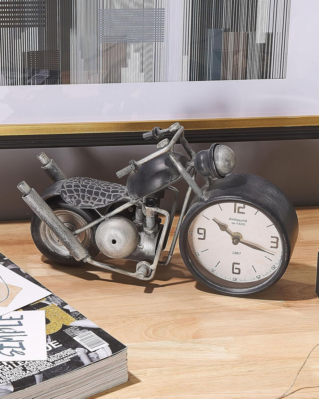 Beliani Dekorative Tischuhr im modernen Design Motorradform schwarz Berno