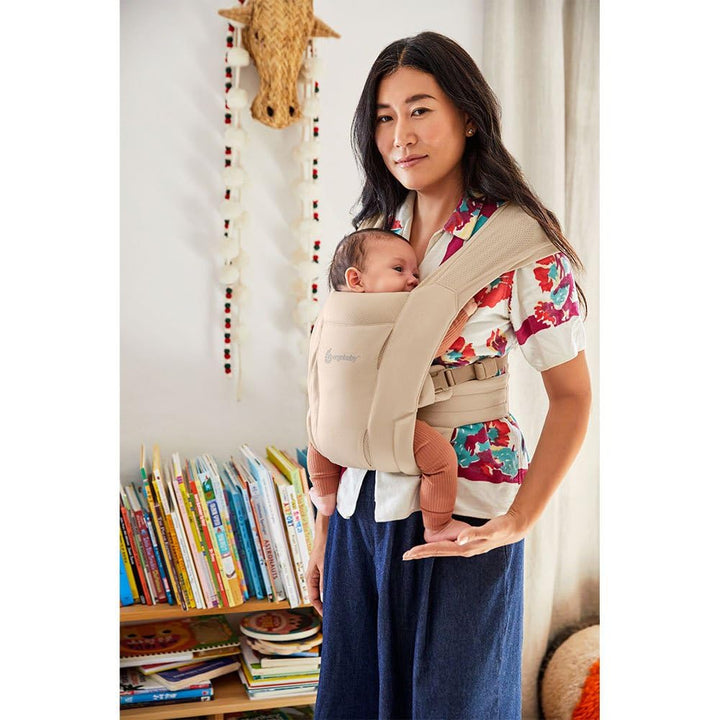 Ergobaby Embrace Soft Air Mesh Babytrage für Neugeborene ab Geburt, 2-Positionen Bauchtrage Baby Tra