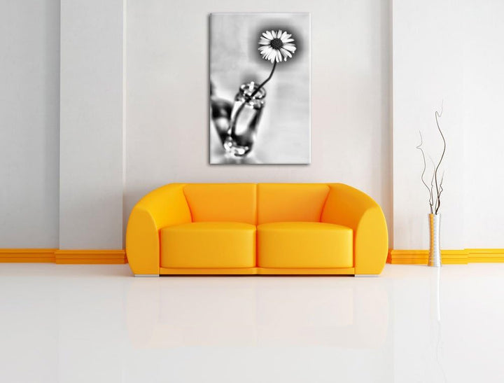 Pixxprint kleines Gänseblümchen im Glas / 100x70cm Leinwandbild bespannt auf Holzrahmen/Wandbild Kun