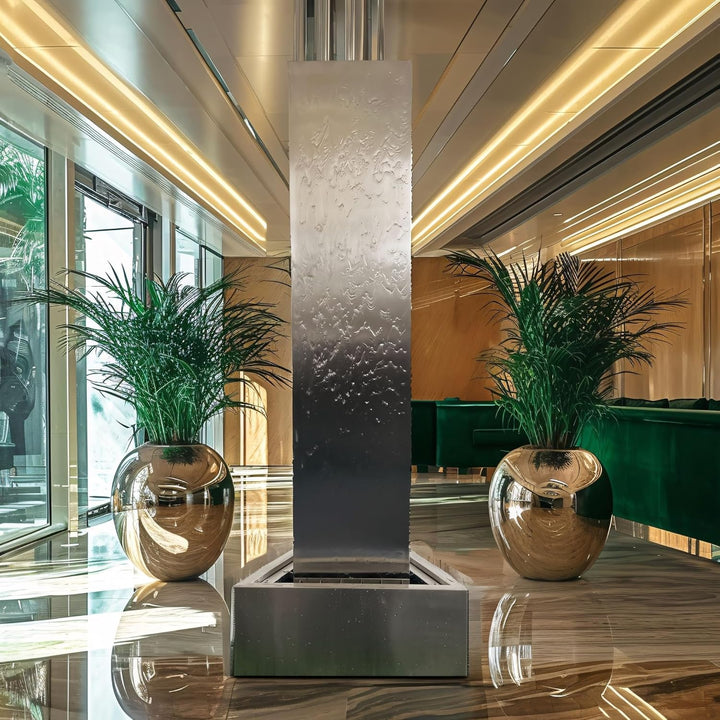 Köhko® Dreieckige Säule H150cm mit integrierte LED-Beleuchtung auf Dreieckige Edelstahl Becken Matte