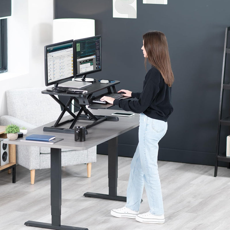 VIVO DESK-V036KB Tischkonverter, höhenverstellbarer Steiger, Sitz zum Standfuss Dual-Monitor und Lap