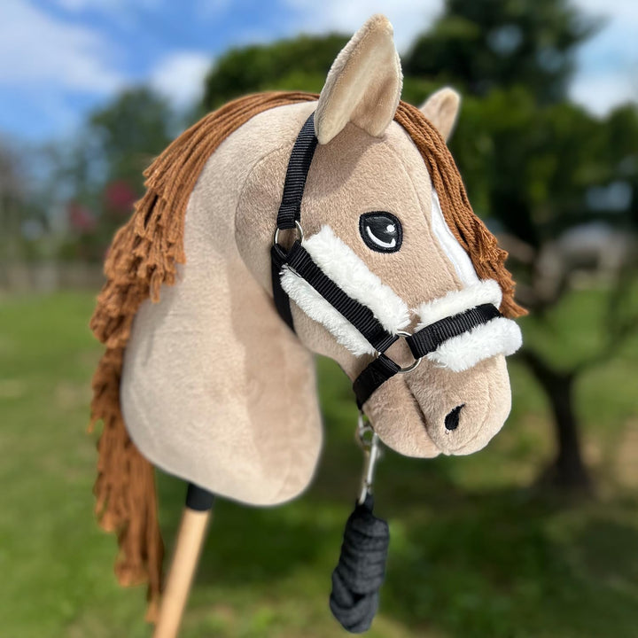 Hobby Horse Beige A3, Pferd, komplett mit Netz, Gebiss, Zügel, Halfter und Insektenmütze, schwarz un