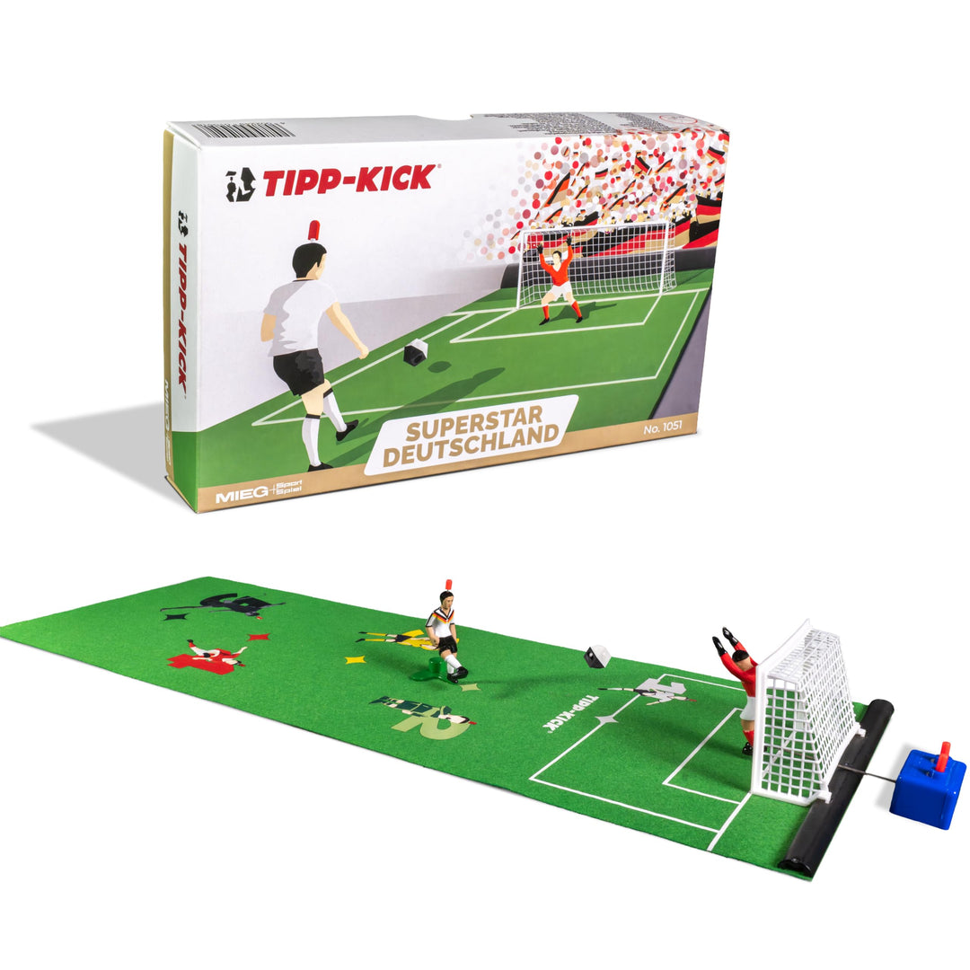 TIPP-KICK Spiel Superstar Deutschland Edition Fussball-Set mit Filz-Spielfeld (63x22cm) – Challenge