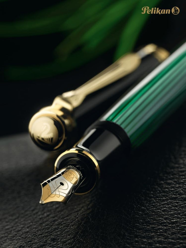 Pelikan Füllhalter Souverän 400, Schwarz-Grün, Feder M (mittel), hochwertiger Kolbenfüller im Gesche