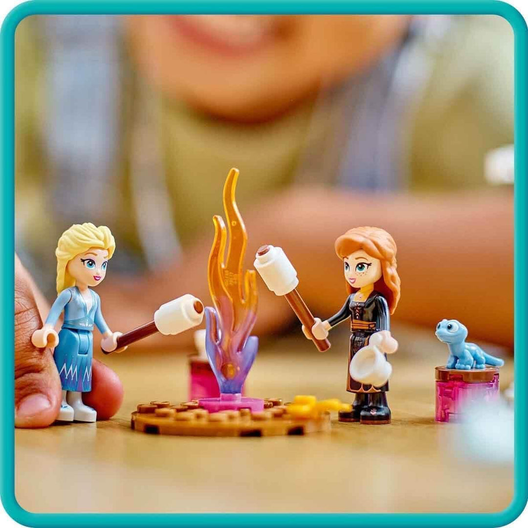 LEGO Disney Frozen Elsas Eispalast, Eiskönigin-Schloss-Spielzeug mit Prinzessin ELSA und Anna Puppen