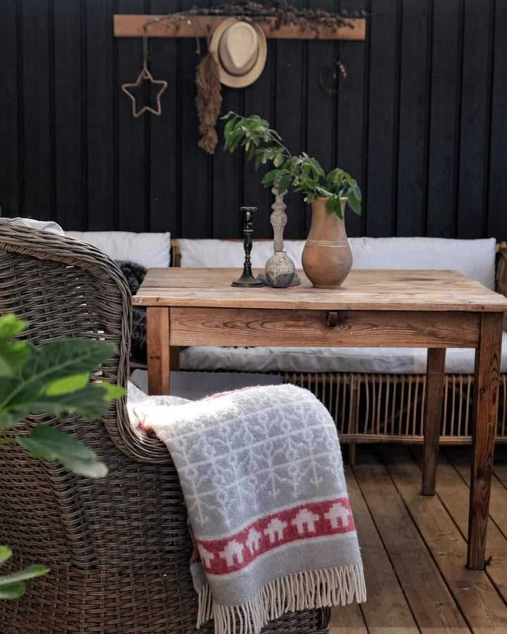 ÖJBRO VANTFABRIK "Ekshärad Kalk gewebte Wolldecke mit Fransen 130x220 cm Natur/grau/rot 100% Merinow