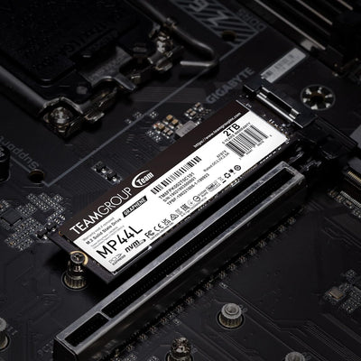 TEAMGROUP MP44L 2TB SLC Cache NVMe 1.4 PCIe Gen 4x4 M.2 2280 Laptop & Desktop SSD (R/W Geschwindigke