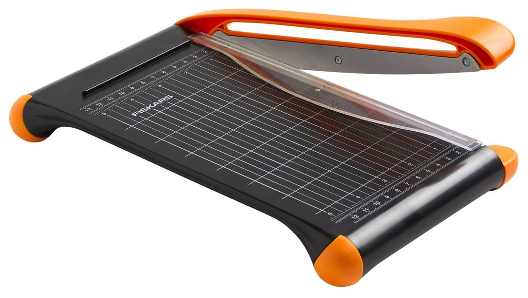 Fiskars Hebel-Papierschneidemaschine, A5-Hochformat, A4-Querformat, Selbstschärfende Klinge, Mit Fin