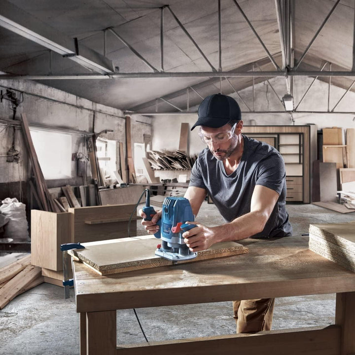 Bosch Professional: Oberfräsmaschine GOF 130 (Parallelführung, Kopierbolzen, Staubabsaugadapter, Zen